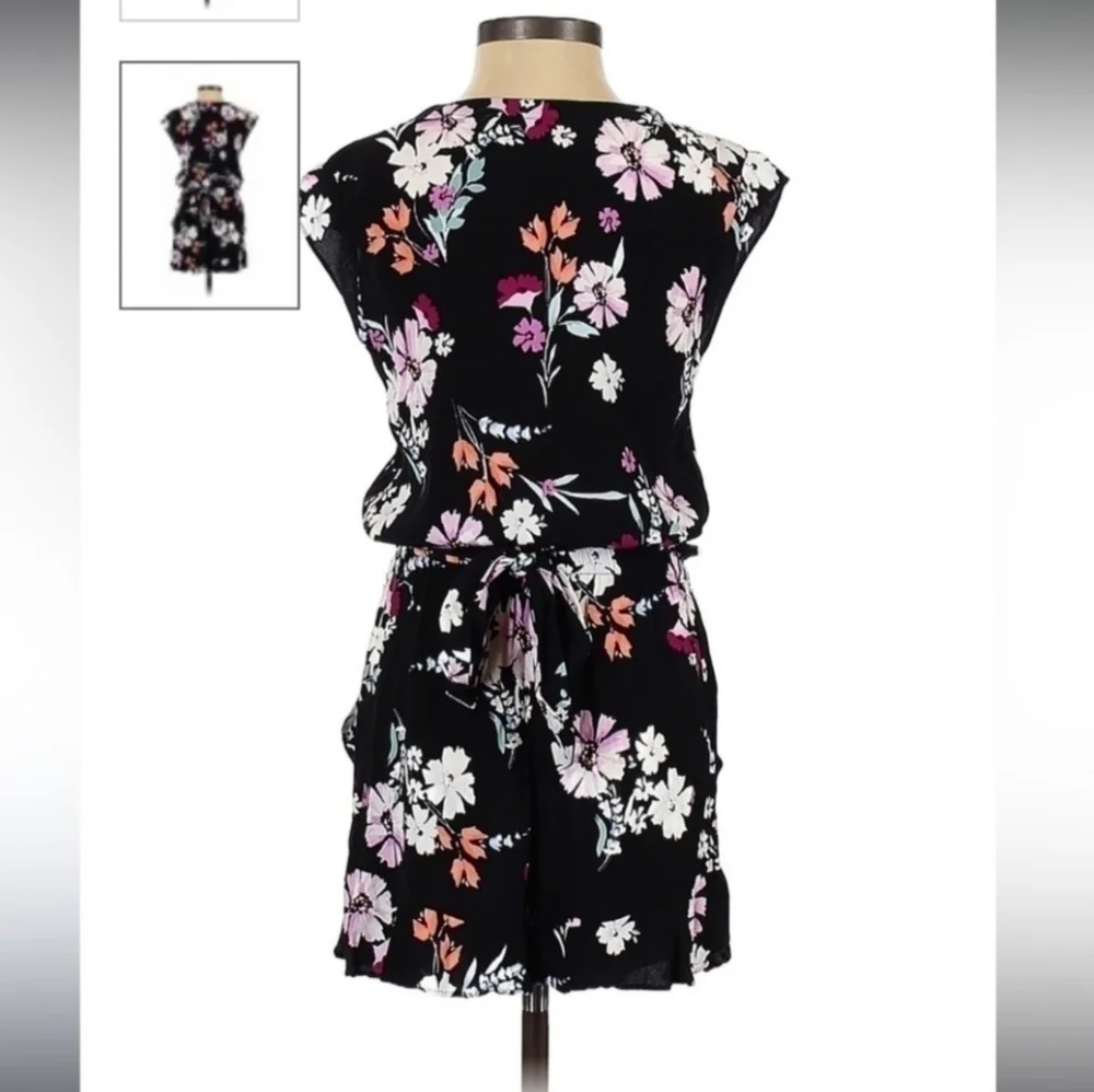NWT, Ann Taylor LOFT, Black Garden Floral Ruffle Romper Size Medium - Picture 4 of 11